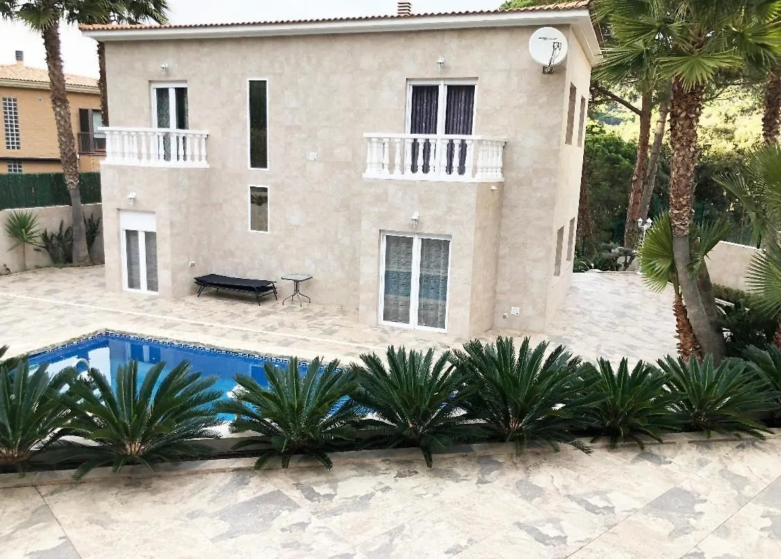 יורט דה מאר Luxury Villa, Private Beach N Pool ספרד