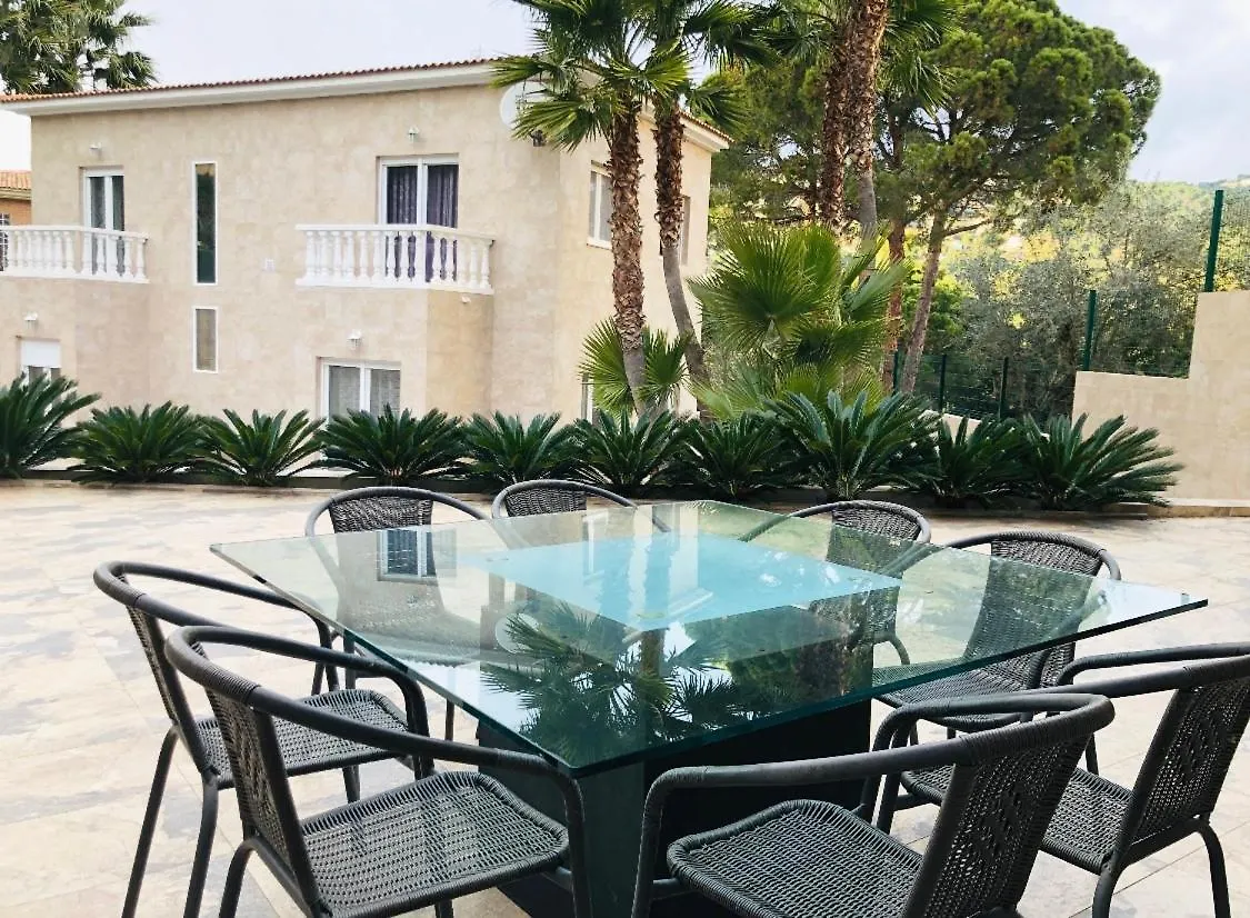 יורט דה מאר Luxury Villa, Private Beach N Pool